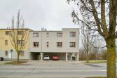 EFI Residence Holzova - parking - pohled ze dvora